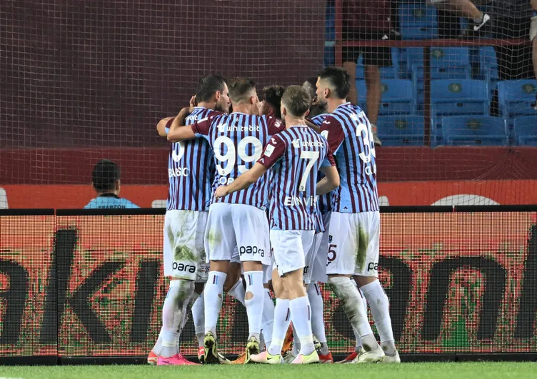 SON DAKİKA HABERLERİ: Trabzonspor’un yeni teknik direktörünü canlı yayında açıkladı! Fatih Tekke derken ters köşe…