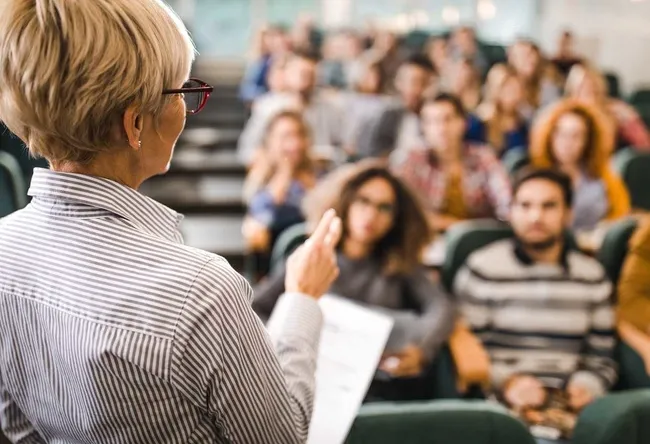enstitu-sosyalden-universite-icin-21-modeli-4-yil-ezberi-bozuluyor-ders-programlari-sadelestirilecek-1787057648920.jpg