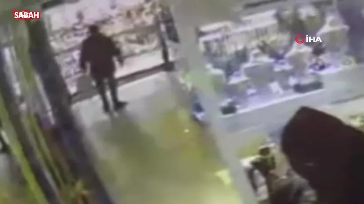 Kapalıçarşı’da 480 bin lira değerinde altın çalan şüpheli tutuklandı | Video