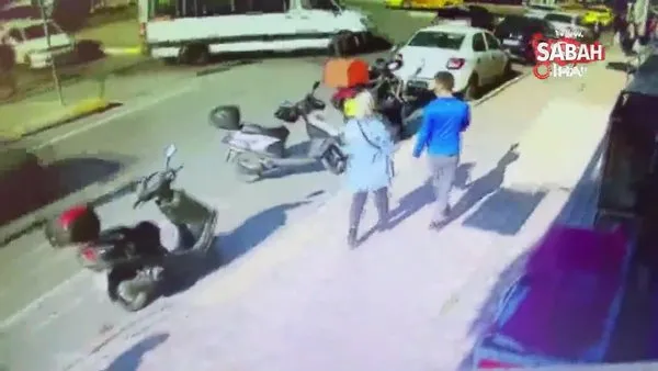 3 kişinin ezilmekten son anda kurtulduğu kaza kamerada | Video
