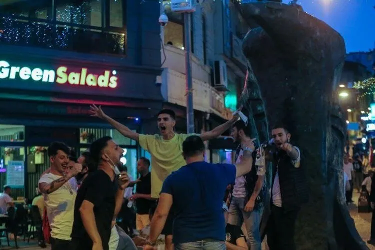 Beşiktaşlılar takımlarını dışarıdan destekledi!