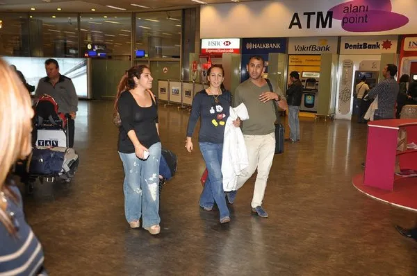 Ünlüler bayram tatili dönüşü görüntülendi
