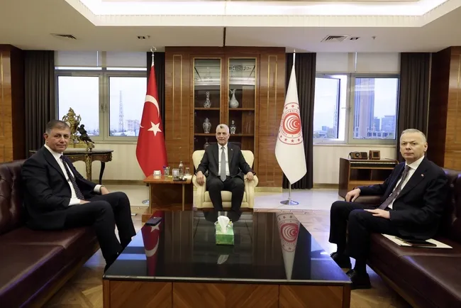 bakan-bolat-cemil-tugay-ile-gorustu-izmir-icin-yakin-isbirligi-icerisinde-olacagiz-1793111748679.jpg