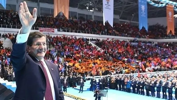 Davutoğlu'nun masasındaki son anket