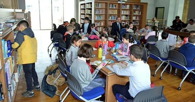 Yeni kütüphanenin ilk ziyaretçileri Çarşamba Türkan Dereli İlkokulu oldu