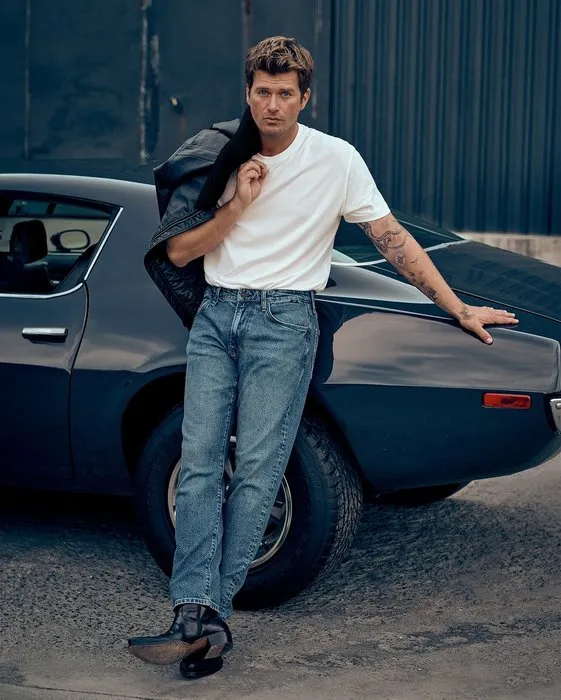 Kıvanç Tatlıtuğ mavi gömlekli paylaşımıyla hayran bıraktı! Takipçilerinden övgü yağdı: O bir süpermen