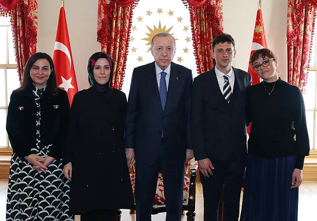 son-dakika-baskan-erdogan-mattia-ahmet-minguzzinin-ailesi-ile-bir-araya-geldi-1743702220086.jpeg