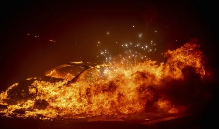 Kaliforniya’nın kabus gecesi: Alevler ABD’yi yutuyor! Kıvılcımdan yangın felaketine