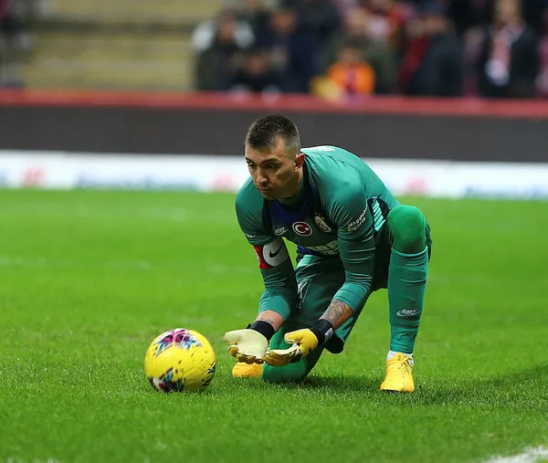 Muslera Kimdir Galatasarayli Kaleci Fernando Muslera Nereli Kac Yasinda Hangi Takimlarda Oynadi Iste Detaylar Son Dakika Spor Haberleri