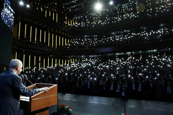 son-dakika-baskan-erdogandan-israil-zulmune-sert-tepki-gazzede-su-yok-ekmek-yok-gida-yok-1697135419835.jpg SON DAKİKA | Başkan Erdoğan'dan İsrail zulmüne sert tepki: Gazze'de su yok, ekmek yok, gıda yok!