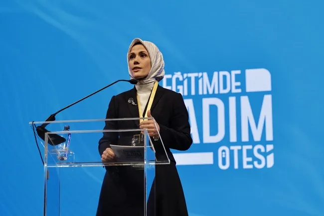 nun-okullarindan-oze-yolculuk-temali-zirve-esra-albayrak-referans-noktamiz-anadolu-ilim-ve-irfan-gelenegi-1699123385282.jpeg