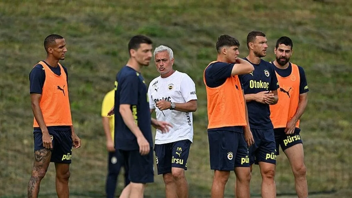 Son dakika Fenerbahçe haberi: Jose Mourinho'dan flaş karar! Serdar Aziz kamptan ayrıldı...