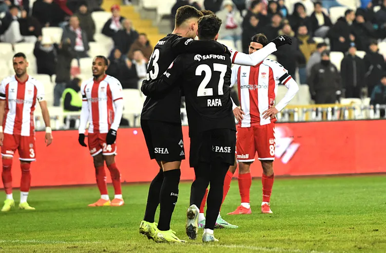 SON DAKİKA HABERİ: Beşiktaş’ta ilk yolcu belli oldu! Transferde sıcak gelişmeyi duyurdular...