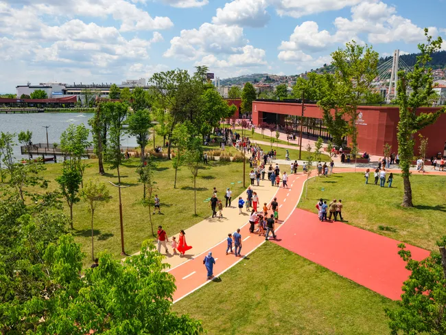 izmitin-ortasinda-yeni-bir-dunya-kocaeli-buyuksehirden-damga-vuran-donusum-fuarpark-1782486020544.jpg