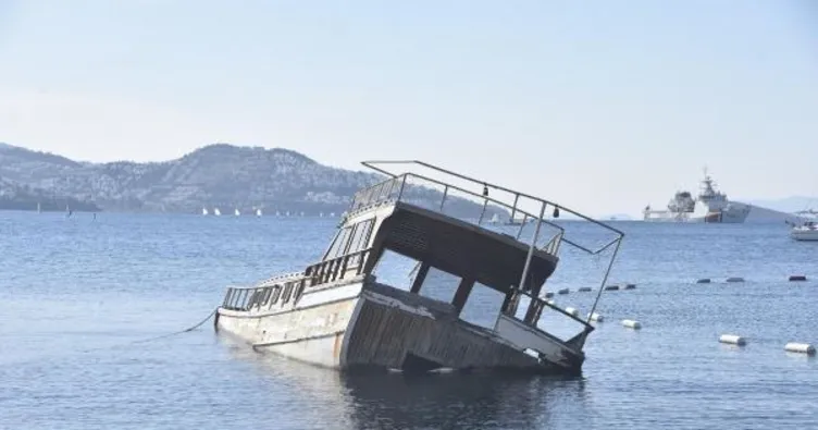 Bodrum’da 15 metrelik ahşap tekne battı!