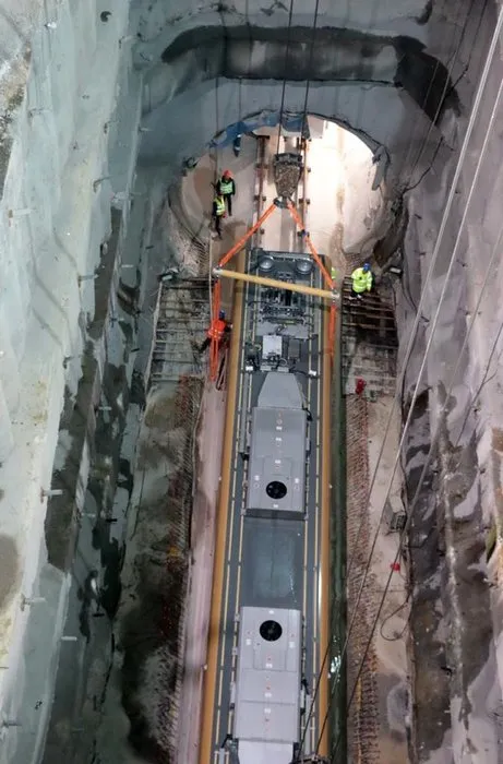 Üsküdar Çekmeköy metrosu vagonları raylara indirildi