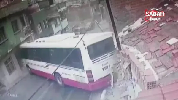 Son Dakika Haberi Izmir De Otobusun Iki Evin Arasina Sikistigi Kaza Kamerada 6 Yarali Videosunu Izle Son Dakika Haberleri