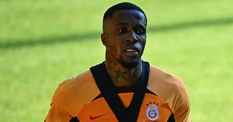 Galatasaray’ın yeni transferleri Bakambu ve Zaha ilk antrenmanlarına çıktı