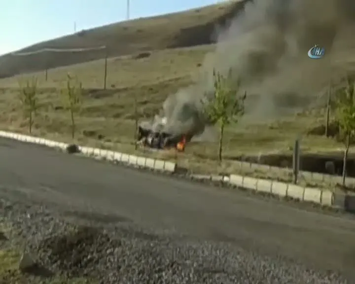 Seyir halindeki otomobil yandı