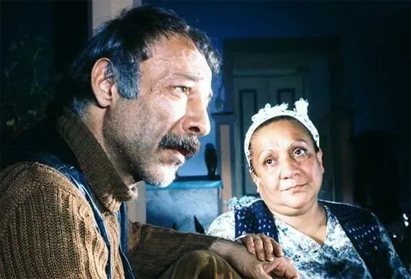 Anne-babasının izinden gitmiş... Yeşilçam’ın ustaları Münir Özkul ve Suna Selen’in kendileri gibi oyuncu bir kızı olduğunu biliyor muydunuz? Duyunca şoke olacaksınız...