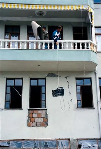 17 Ağustos 1999.. Türkiye'yi yıkan depremin acı görüntüleri