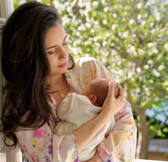 Karsu anne oldu! Haberi böyle duyurdu: Oğluna verdiği isim sosyal medyanın diline düştü!