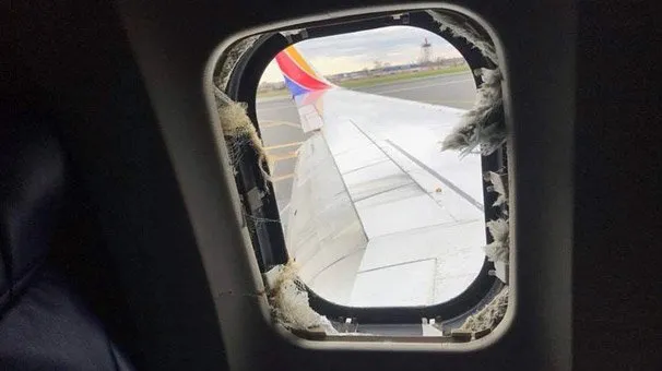 Son Dakika: Yolcu uçağının  motoru havada patladı