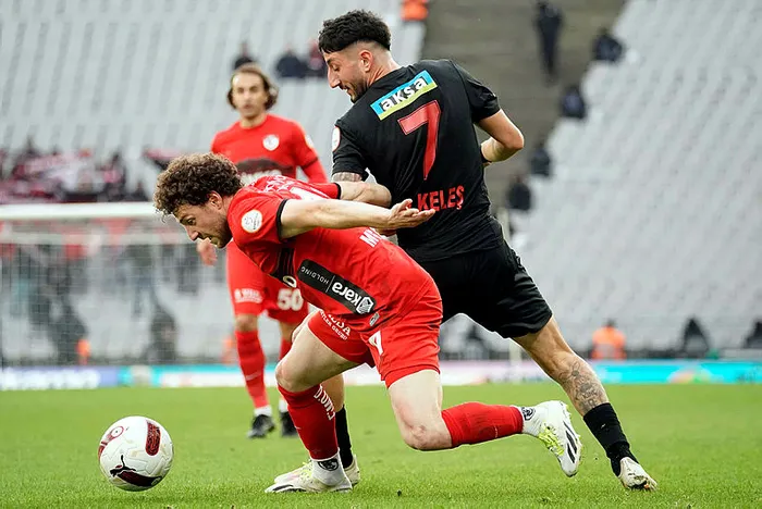 gaziantep-fk-3-puani-3-golle-aldi-karagumruk-evinde-maglup-1703347526913.jpg