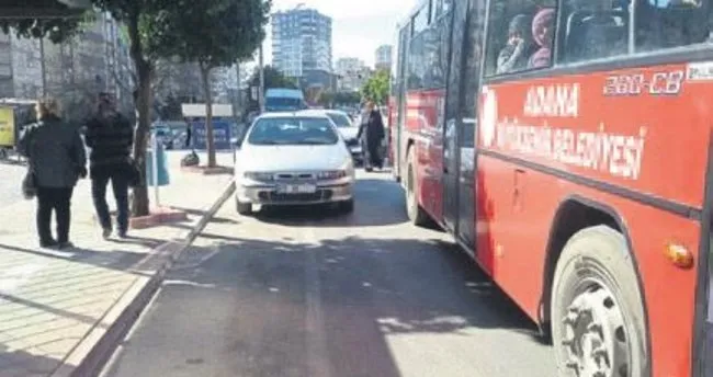 Melih ABİ: Otobüs durağına park eden araç sürücülerine uyarı