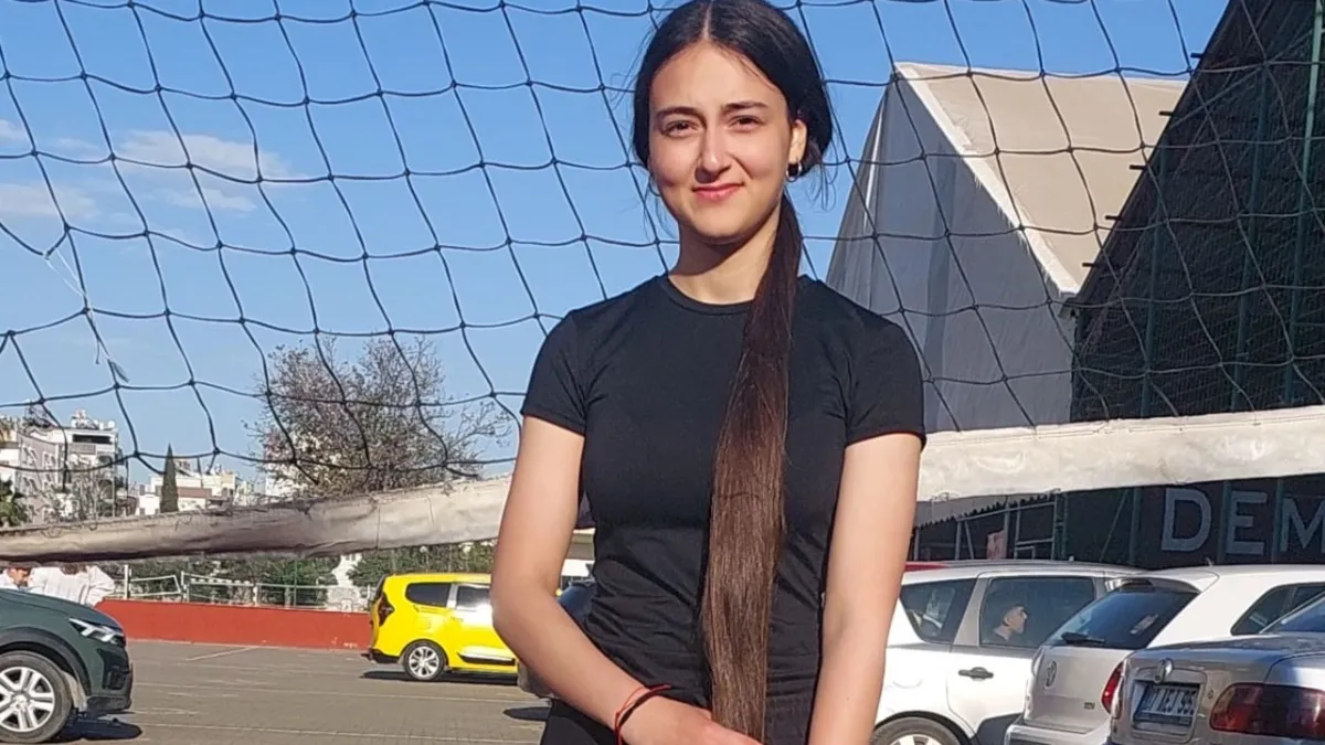 Bravo Deniz! 10 yıldır sabırla uzattığı saçını kanser hastalarına hediye edecek Bravo Deniz! 10 yıldır sabırla uzattığı saçını kanser hastalarına hediye edecek