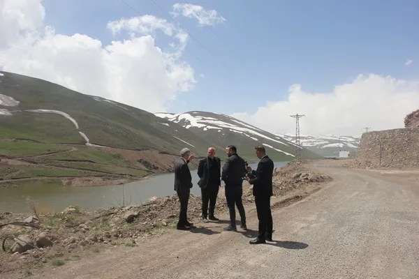 igdirda-barajin-yaninda-6-kilometrelik-yeni-yol-projesi-icin-calisma-baslatildi-1777996713509.jpg