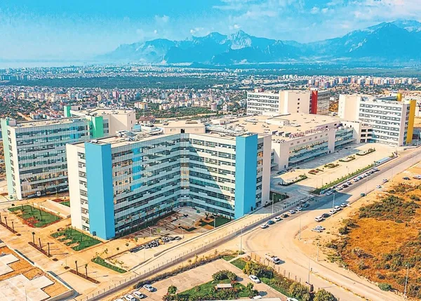 sehir-hastaneleri-saglikta-turkiyeyi-kutahya-izmir-zirveye-tasidi-1767553140919.jpeg