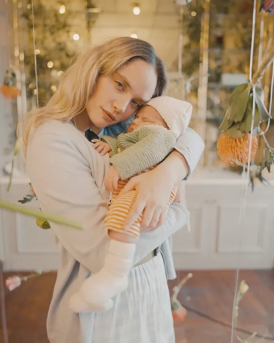 Beşiktaş’ın eski başkanı Hasan Arat’ın duygu dolu anları... Londra’da kızının mürvetini gördü!