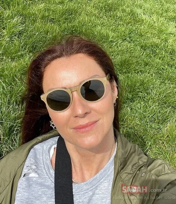 Deniz kızı mısın sen? Pınar Altuğ şezlongda sere serpe poz verdi sosyal medya coştu!