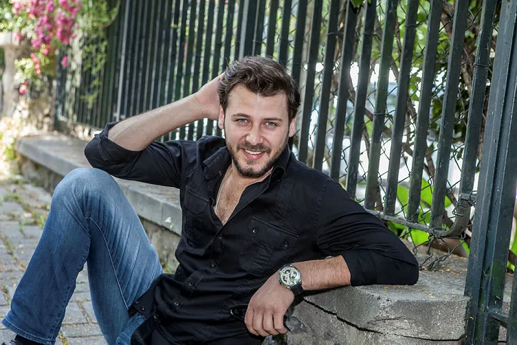 Kanatsız Kuşlar'ın başrol oyuncuları trafik kazası geçirdi!