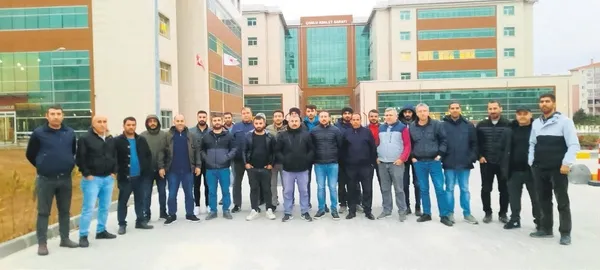 cumaya-gittiler-diye-isten-kovuldular-namaza-gidenlerden-ucret-kestigi-ortaya-cikti-1668655089413.jpeg