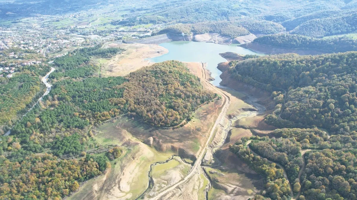 Sular çekildi tarihi yol ortaya çıktı