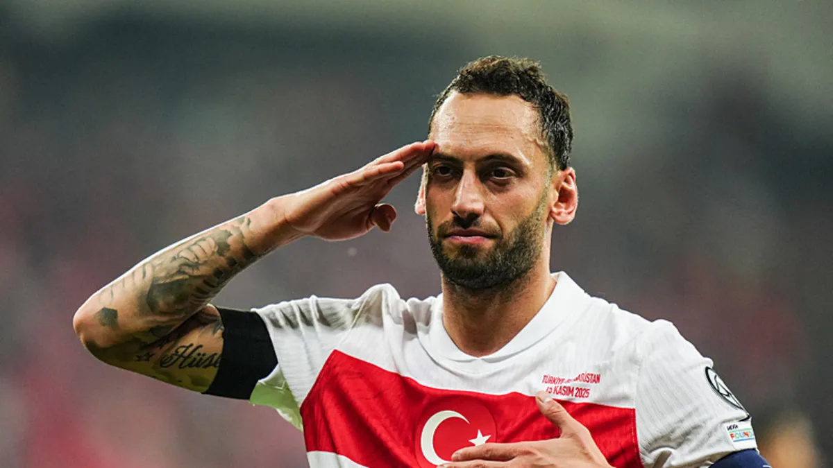 Hakan Çalhanoğlu’ndan SABAH Spor’a özel açıklamalar! “Sağlığım yerinde oldukça ülkem için varım” – Galeri Hakan Çalhanoğlu’ndan SABAH Spor’a özel açıklamalar! “Sağlığım yerinde oldukça ülkem için varım” – Galeri