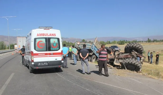 Erzincan’da traktör ile tır çarpıştı: 2 ölü, 6 yaralı