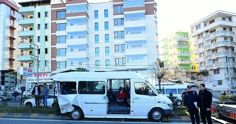 Trabzon’da yolcu minibüsü ile tır çarpıştı: 3 ölü, 18 yaralı