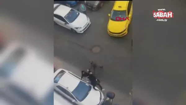 Fatih'te yol verme tartışmasında taksi şoförünü darbettiler! O anlar kamerada | Video