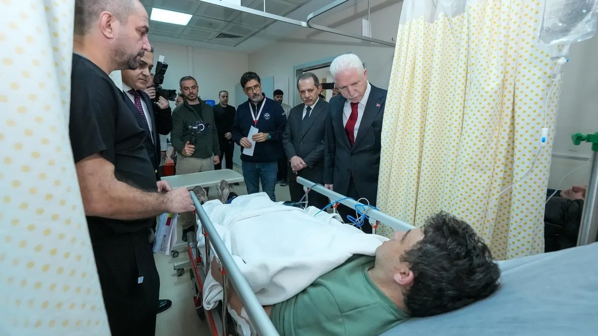 İstanbul’da polis servis aracının karıştığı kazada yaralanan 24 kişi taburcu edildi İstanbul’da polis servis aracının karıştığı kazada yaralanan 24 kişi taburcu edildi