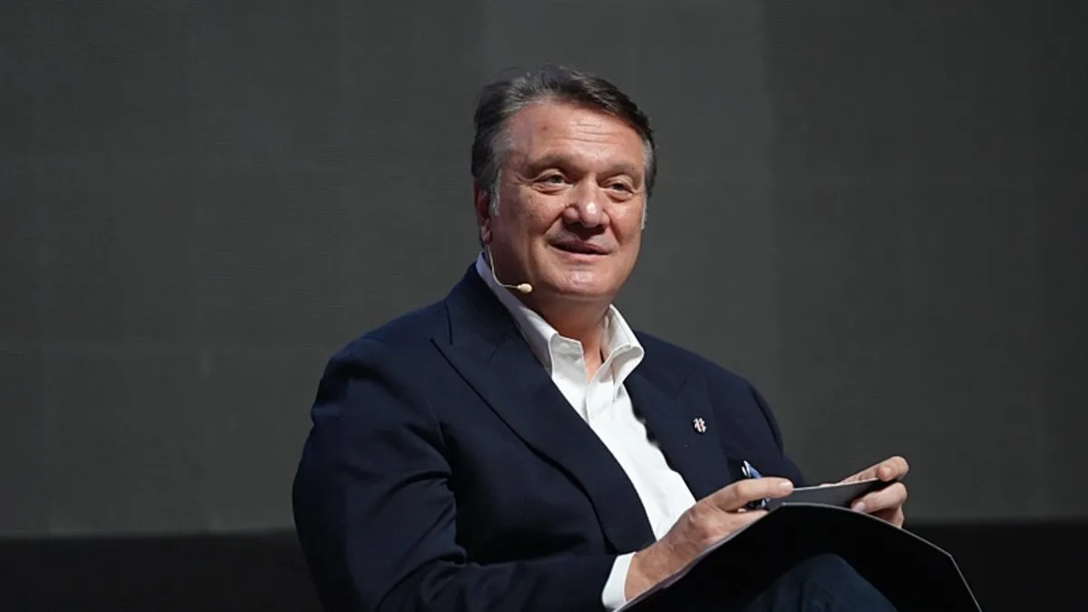 Emre Kocadağ'dan Hasan Arat'a gönderme
