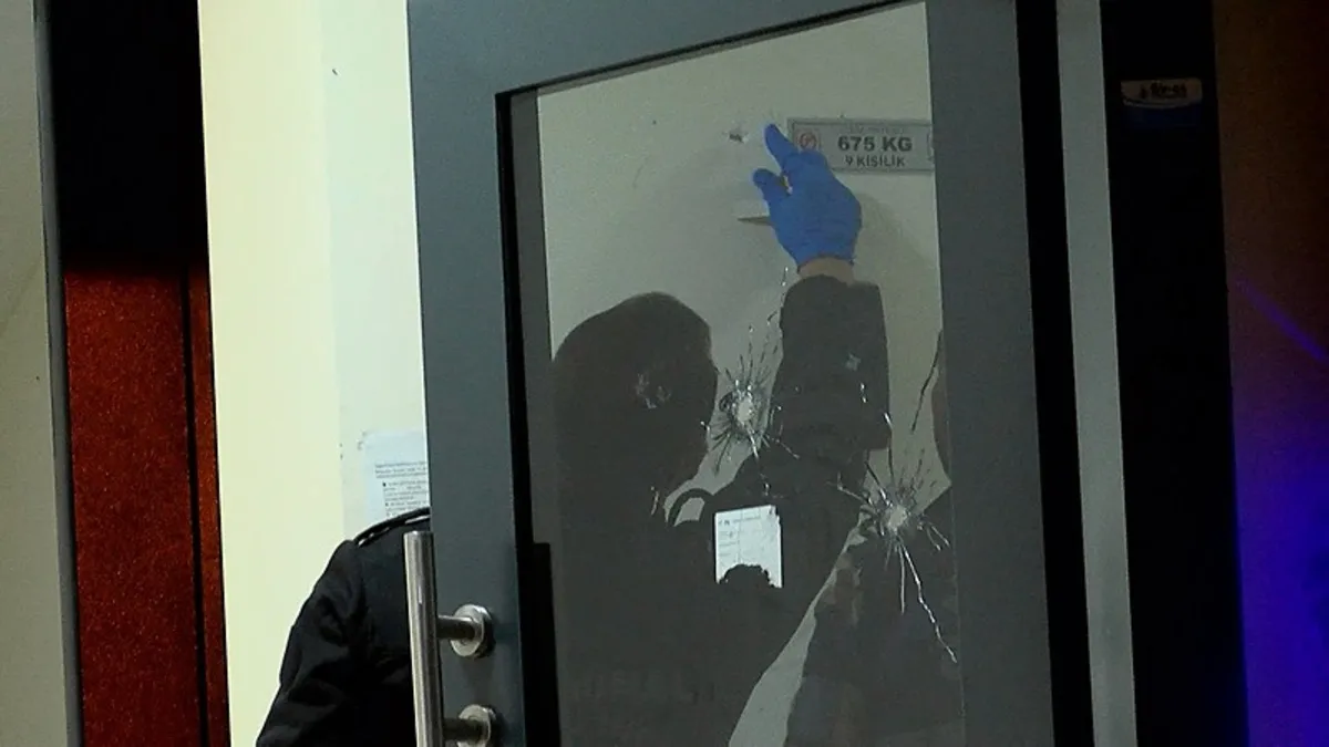 İranlı âlim İstanbul’da evine giderken öldürüldü