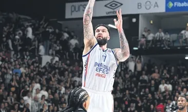 Anadolu Efes seride öne geçti
