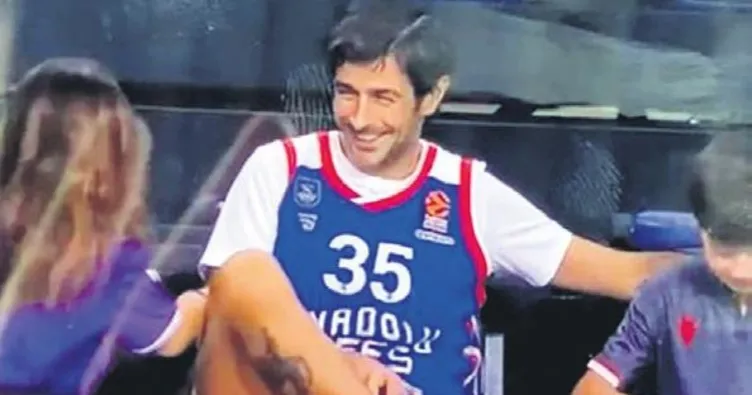 Mete Kalkavan forma giydi, maçı unuttu