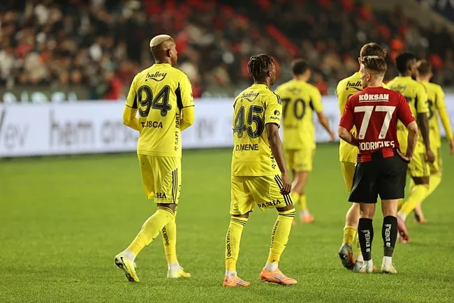 fenerbahce-deplasmanda-farkli-kazandi-gaziantep-fkyi-4-golle-gecti-1761591467628.jpg