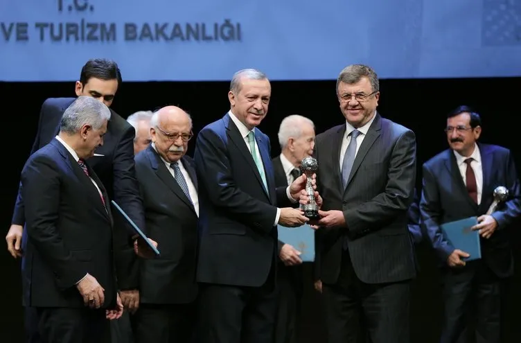 Yaşayan İnsan Hazineleri Ödüllerini Cumhurbaşkanı Erdoğan verdi