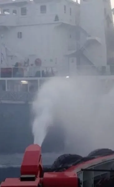 Son dakika: Çanakkale Boğazı’nda kuru yük gemisinde çıkan yangın söndürüldü