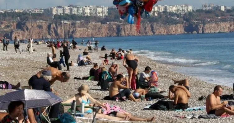 Antalya’da kış ortasında deniz keyfi: Hava sıcaklığı 23 derece!